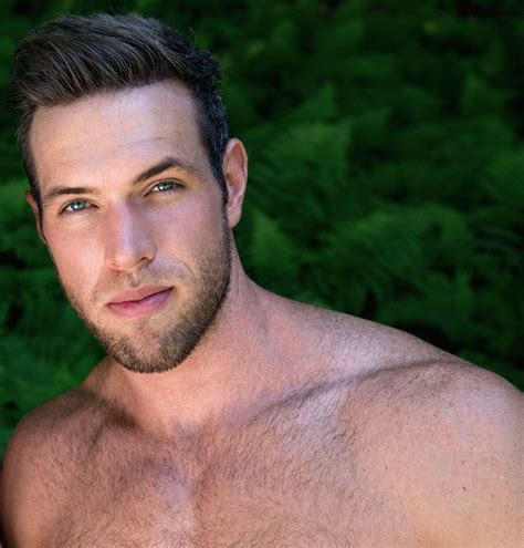 Tannor Reed couldn't wait to take on muscle daddy Austin Wolf - so much so that he even presented his hole in the most interesting way. . Alex mecum